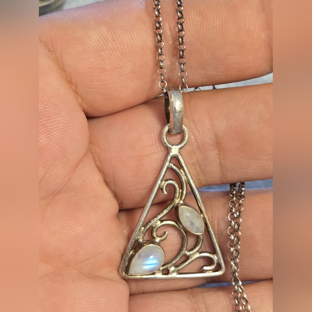 Elegant Silver  Sterling Pendant And Necklace